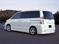 ジアラ ヴォクシー エアロパーツ