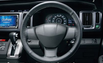 ステップワゴン ウッドステアリング