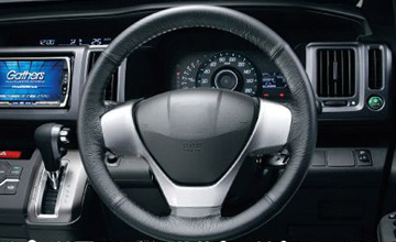 ステップワゴン ウッドステアリング